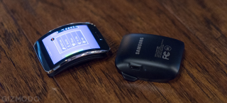 Illustration for article titled ​Samsung Gear S Hands On: A Tiny Phone That's Still Big on Your Wrist
